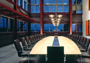lighting: OCULAR SERIE 100 CREATES BOTH BRILLIANT ATMOSPHERE AND PLENTY OF LIGHT IN THE CONFERENCE ROOM.WITH A 20W LED/1914 LUMEN AND THE LARGE LENSES IT GENERATES AN ENORMOUS LIGHT YIELD, ADDITIONALLY IT CAN BE DIMMED BY DEFAULT. | ARCHONTIKIS - LICHT IM RAUM